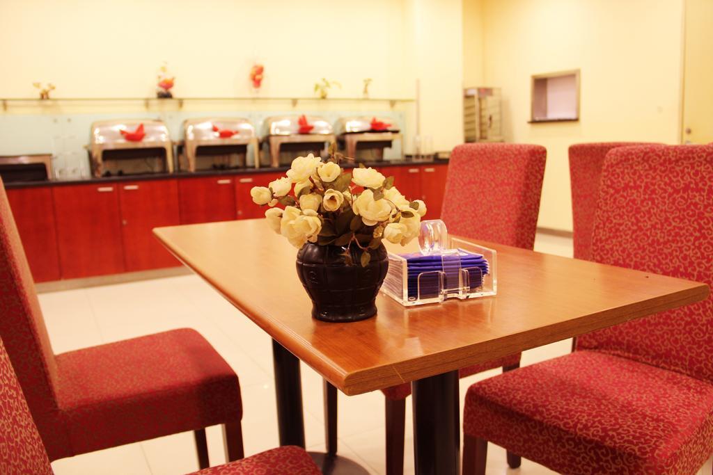 Hanting Express Jinqiao International Sqaure Branch Hotel 3*